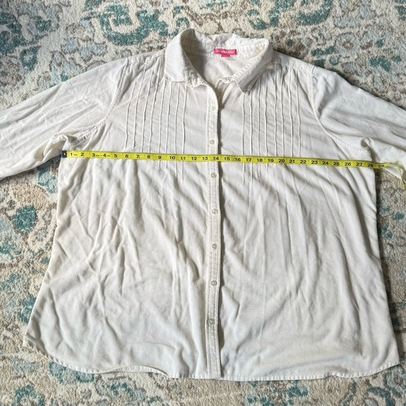 White corduroy shirt featuring a relaxed fit and a flattering pleated design XL - Picture 4 of 9